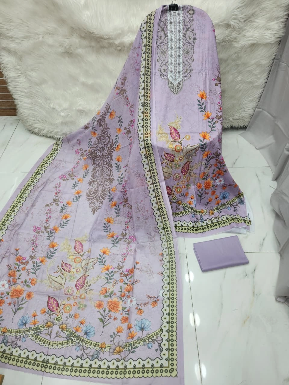 MAHJABEEN SIGNATURE LAWN P31