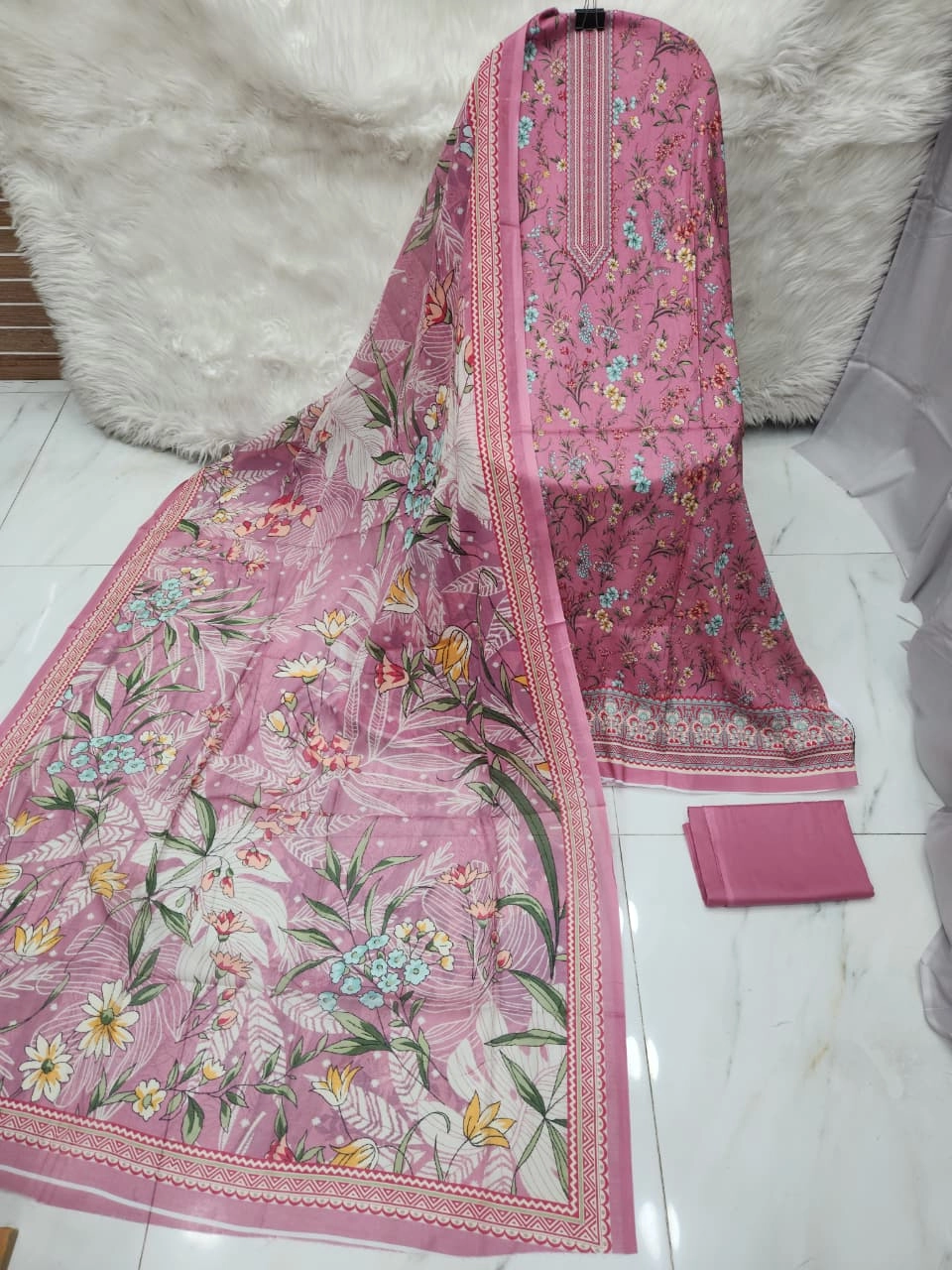 MAHJABEEN SIGNATURE LAWN P36