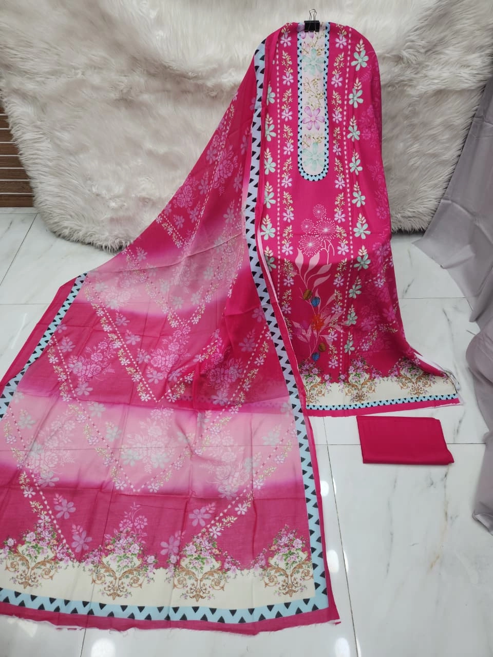 MAHJABEEN SIGNATURE LAWN P26