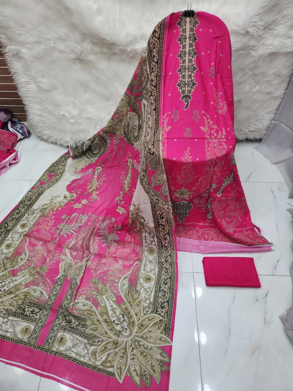 MAHJABEEN SIGNATURE LAWN P34