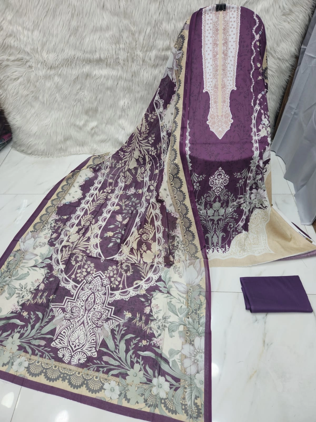 MAHJABEEN SIGNATURE LAWN P22