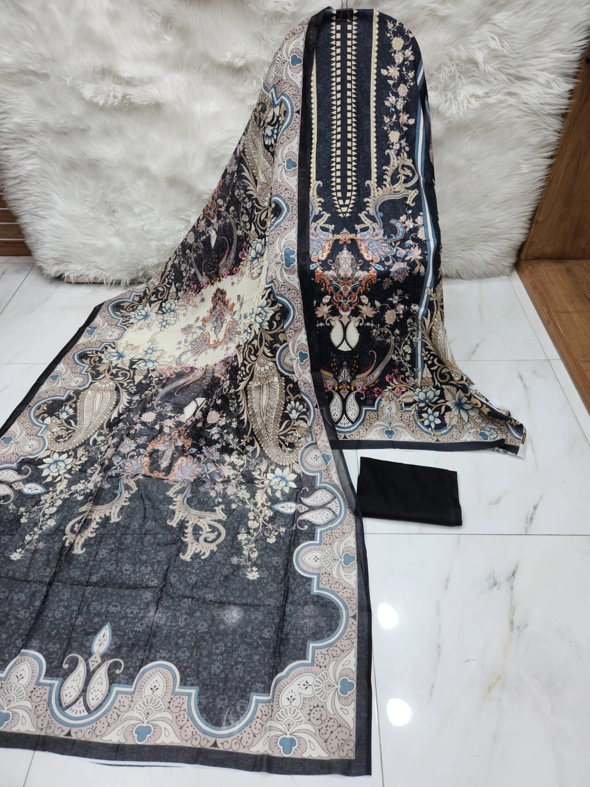 MAHJABEEN SIGNATURE LAWN P27