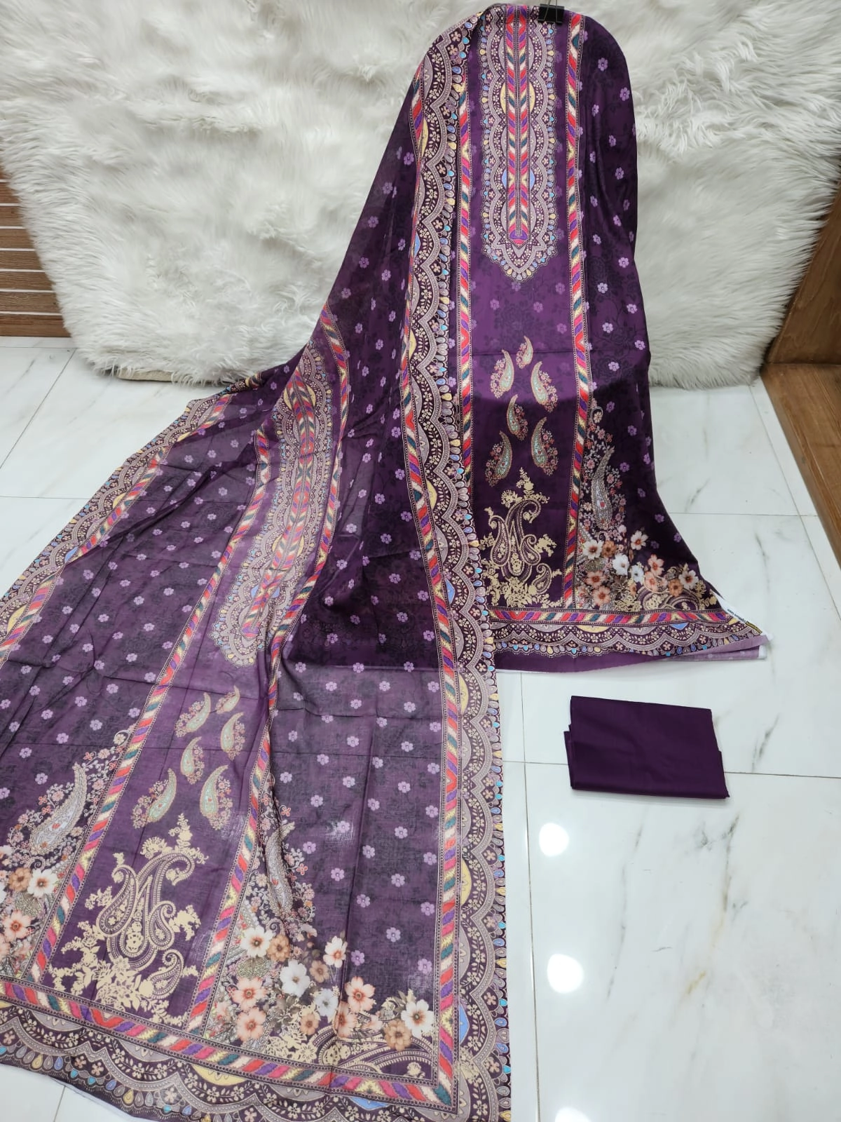 MAHJABEEN SIGNATURE LAWN P40