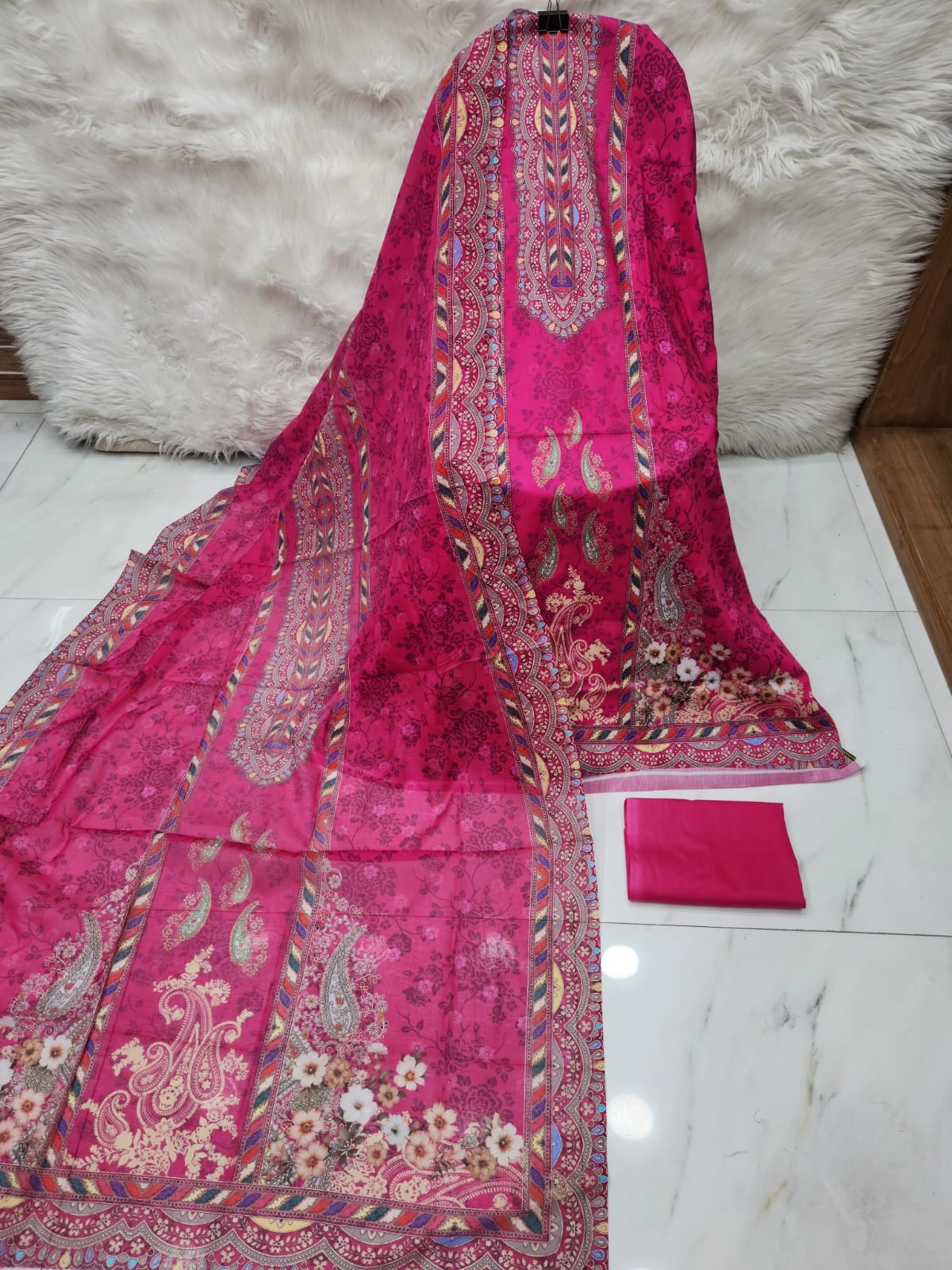 MAHJABEEN SIGNATURE LAWN P33
