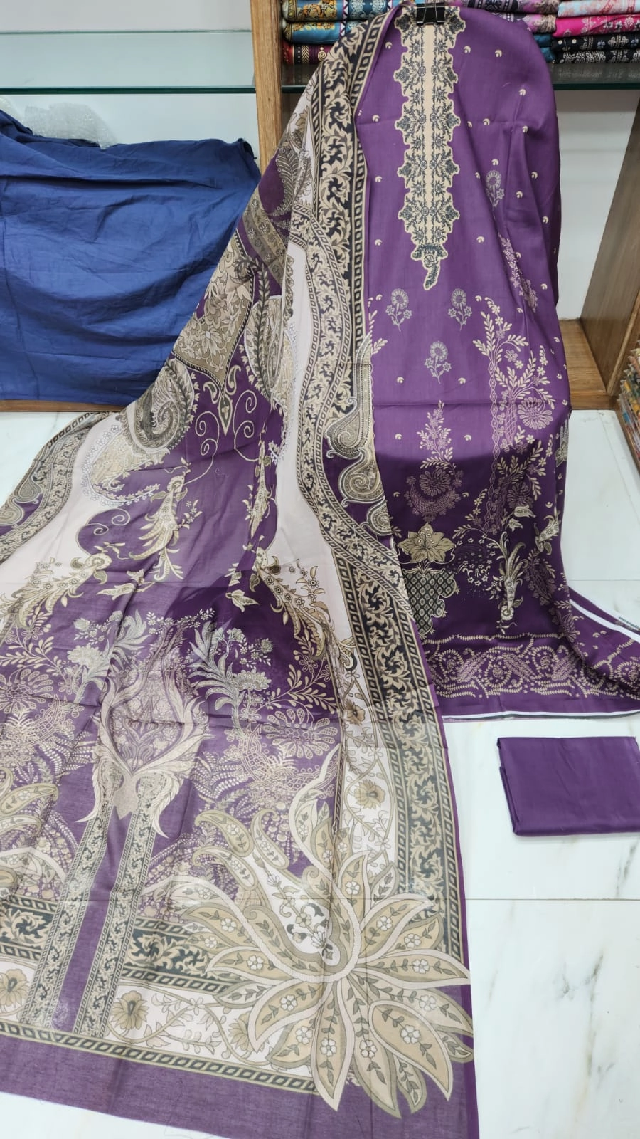 MAHJABEEN SIGNATURE LAWN P23