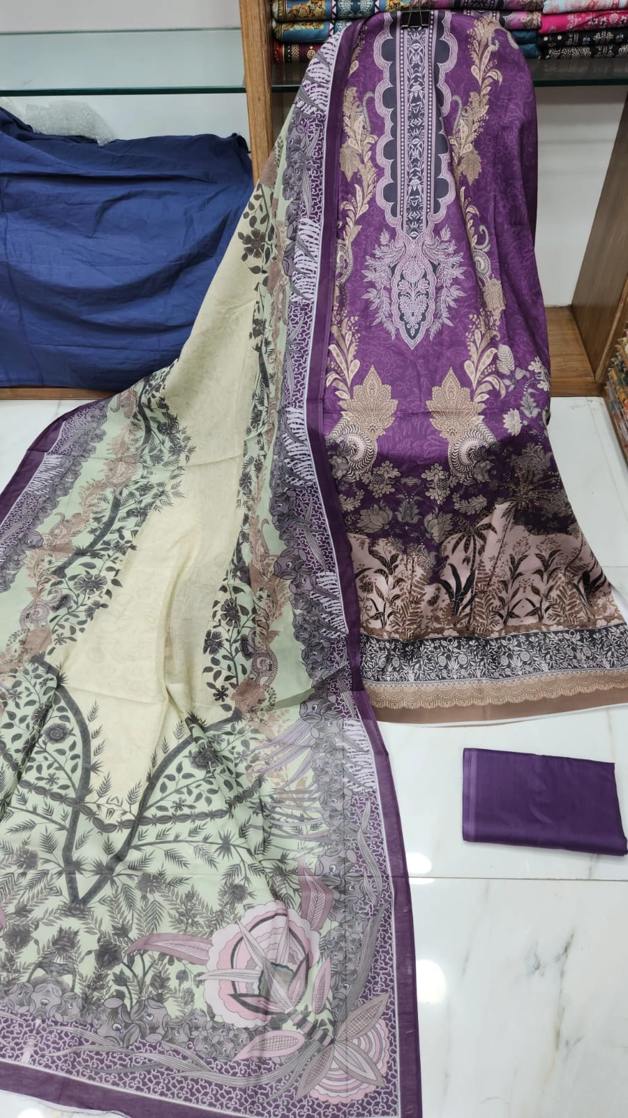 MAHJABEEN SIGNATURE LAWN P25