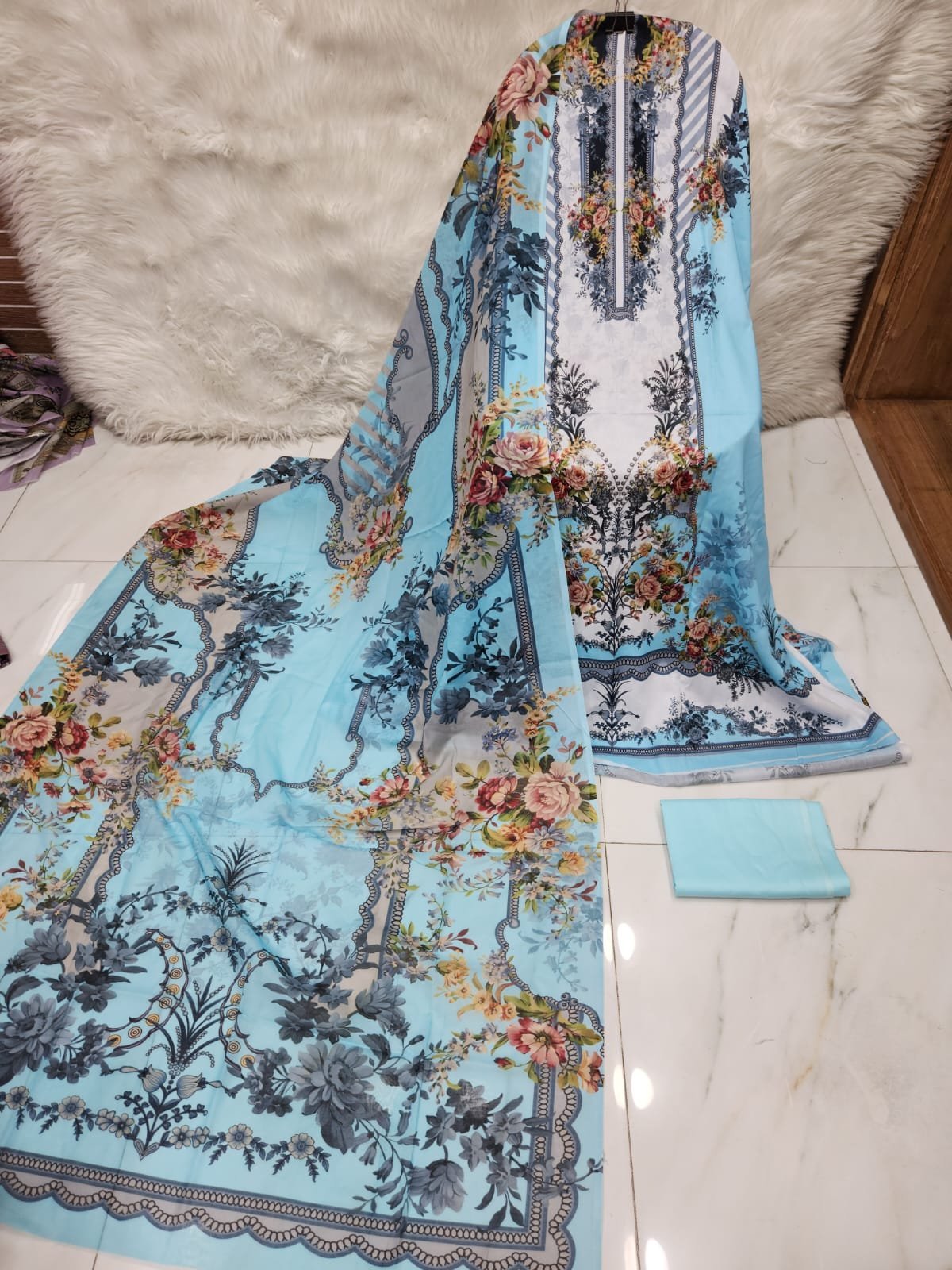 MAHJABEEN SIGNATURE LAWN #P10