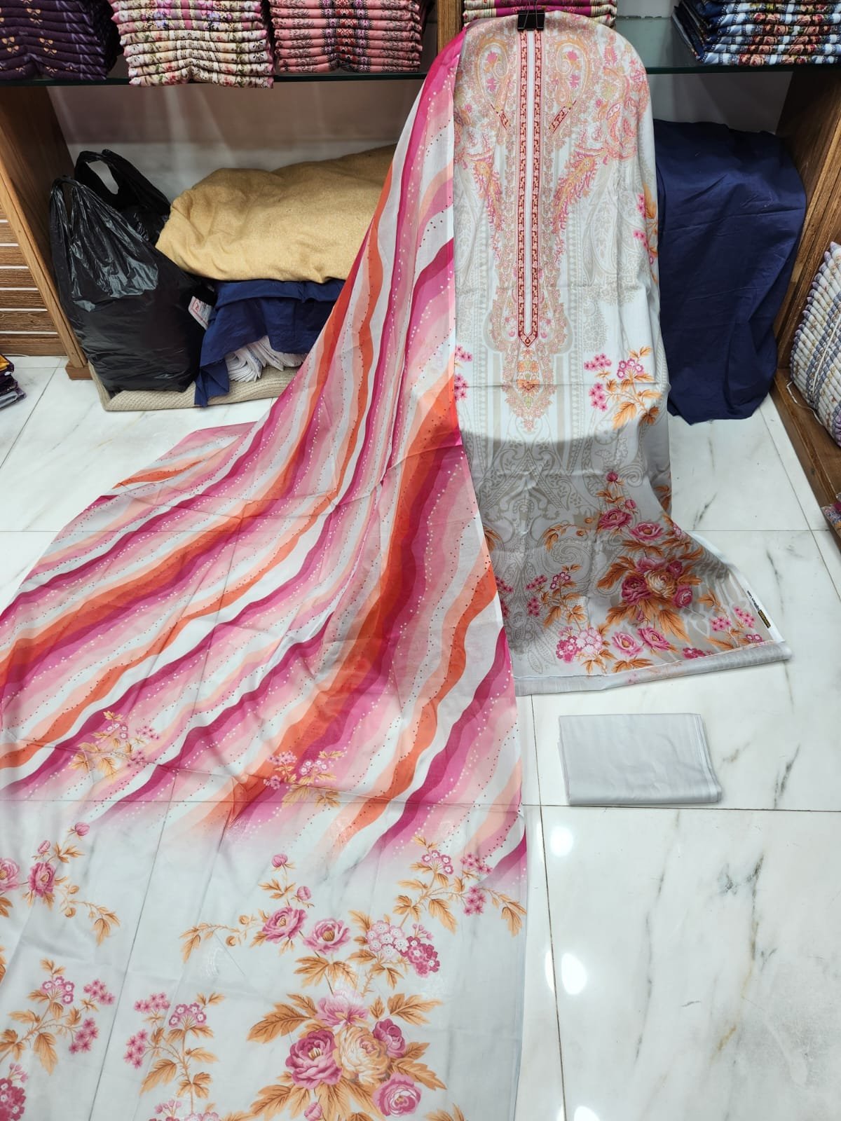 MAHJABEEN SIGNATURE LAWN #P09